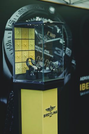 Exposición Breitling en el 90 Aniversario de Iberia