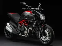 2013-Ducati-Diavel-Lineup-Carbon-Wallpaper.webp