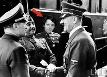 franco-hitler-y-nicolas-el-impostor.webp