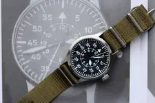 Steinhart Nav B-Uhr II B.webp