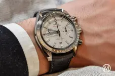 omega-speedmaster-dark-side-of-the-moon-lunar-dust-6.webp