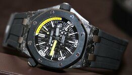 Audemars-Piguet-Royal-Oak-Offshore-Diver-Carbon-watch-6.jpg