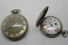 saboneta y esfera plata.webp