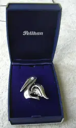 broche pelikan 1.webp