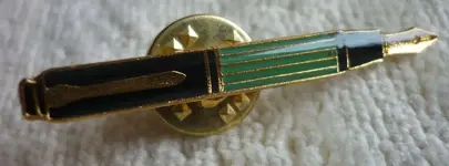 Pelikan pin.webp