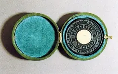 talisman publicitario de madera y ebonita waterman tocar madera c1910.jpg
