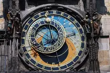 reloj-astronomico-detalle.webp