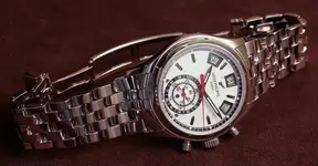 Patek-Philippe-5960-annual-calendar-chronograph-8.webp