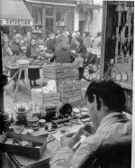 Relojoeiro no seu atelier, Paris anos 1930-40.jpg