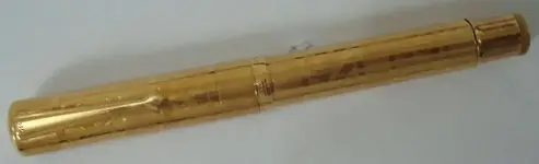 Plumafuente de oro de 18k.webp