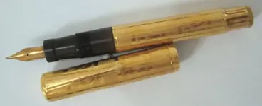 Plumafuente de oro de 18k (1).webp