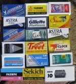 A-selection-of-double-edged-safety-razor-blades-in-their-packaging.jpg