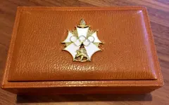 Omega_XVI.CAJA.webp