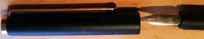 Montblanc noblesse plumín detalle.webp