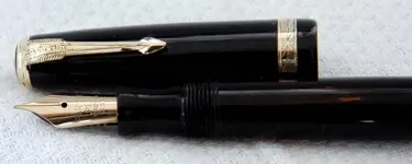 PARKER DEB NEGRA TRANSP 02.webp