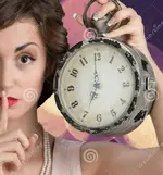 mujer-joven-que-sostiene-el-reloj-grande-35440422.webp