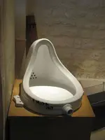 800px-Fontaine-Duchamp.webp
