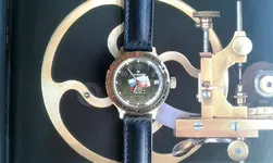 Komandirskie automatico dorado.webp Komandirskie automatico dorado.webp