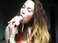 girls_eat_bananas_11.gif