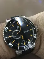 ORIS AQUIS SMALL SECOND DATE ORANGE.webp