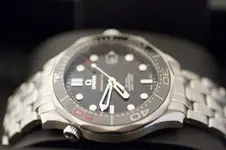 omegaseamaster50thceramico1.webp