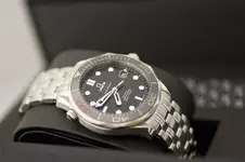 omegaseamaster50thceramico3.webp
