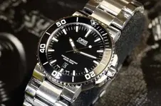 Friends of Oris Aquis Date Black Dial 3.webp
