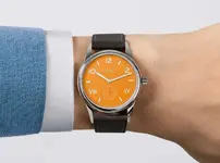 NOMOS-Club-Campus-38-Absolute-Gray-Future-Orange-Watches-12.webp