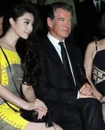 piercebrosnanversacefrontrowparisfashioneaop3tjterql.webp