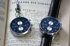 n003-dr-w-model-jurre-wrist-pocket-navy-silver-1000x665.webp