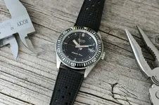 Nivada-Grenchen-Antarctic-Diver-accessible-automatic-dive-watch-review-6-1536x1022.webp