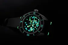 spinnaker-glow-in-the-dark-dial.webp