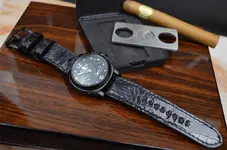 caiman-fuscus-i-black-shiny (8).webp