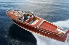 LANCHA DEPORTIVA RIVA AQUARAMA.webp