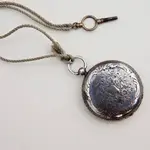 Reloj de bolsillo. Cara exterior delantera.comp.webp