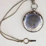 Reloj de bolsillo. Cara exterior trasera.comp.webp