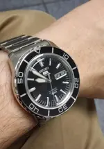 SEIKO 5 SNZH55 AUTOMATIC BLACK DIAL 05.webp