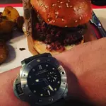 _pam569__kevinbacon__watch__reloj__burger__hamburguesa__yum__food__foodporn__elmejordiademivida.webp