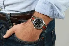 style-blogs-the-gq-eye-hamilton-watch.webp