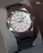 Girard-Perregaux-Laureato-42mm-1.webp