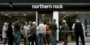 2007-clientes-Northern-Rock-hacian-cola-sucursales-retirar-ahorros.jpg
