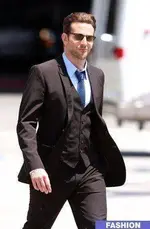 200907_bradley-cooper-suit-sexy-2.webp