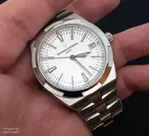 Vacheron-Constantin-Overseas-4500V-wristshot2.webp