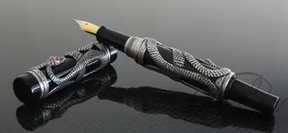 20 Danitrio-Phantas-snake-pen.webp