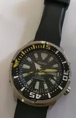 09XOnew-stainless-steel-wristwatch-seat.webp