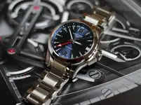 L36874996LonginesConquestautomaticGMTbluedial04.webp