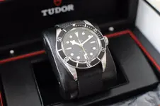 02_DSC2605_lado_semifrontal.webp
