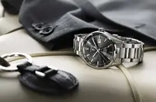 TAG_HEUER_CARRERA_CALIBRE_7_TWIN-TIME_AUTOMATIC_41MM_WAR2012.BA0723_MOOD.webp