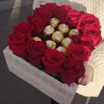 caja-rosas-bombones-peq.webp