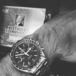239 Omega Speedmaster Moonwatch Co-Axial Chronograph 44.25 mm Cal. 9300 y Casita del tiempo.webp